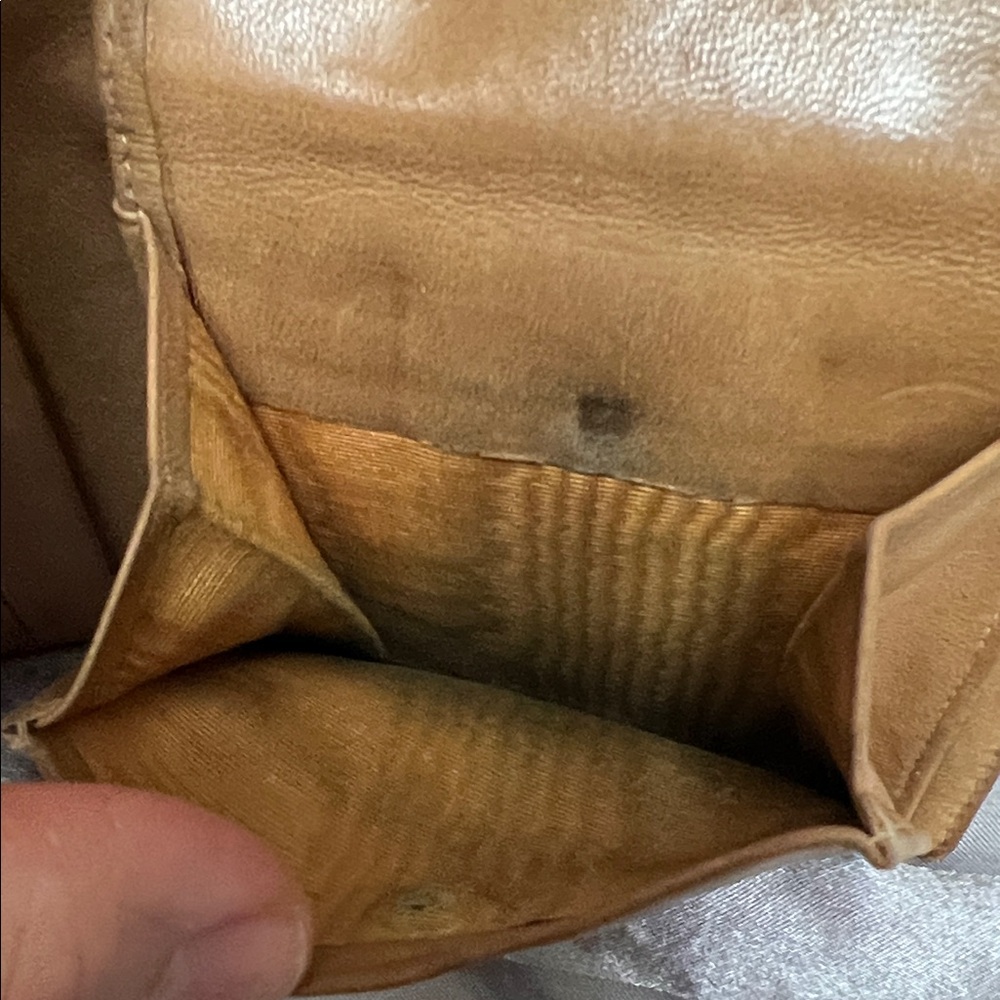 CHANEL Caviar Pebbled Wallet (Beige) - Picture 7 of 12